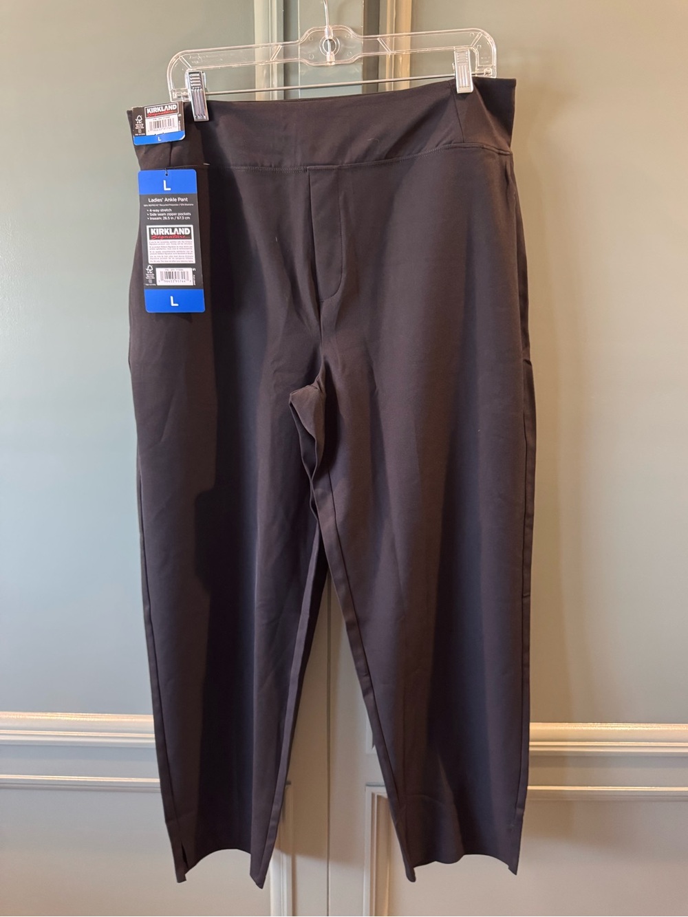 NWT Ladies Black Ankle Pants